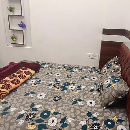 Goenka Home Stay Barsana Chhata Buitenkant foto
