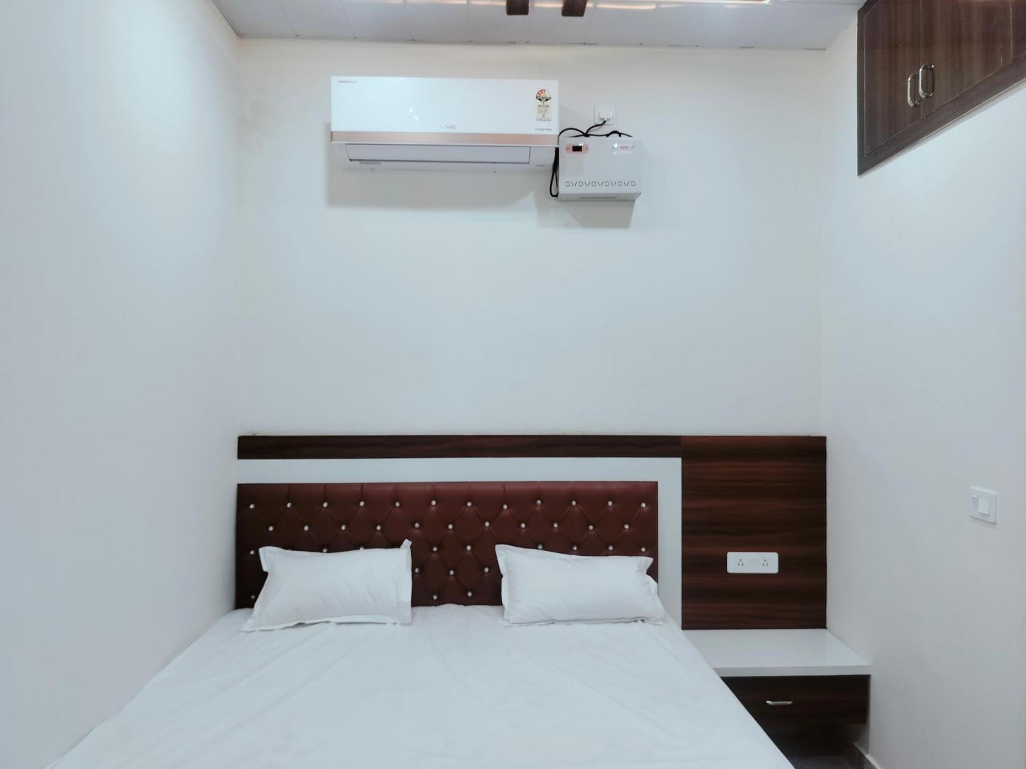 Goenka Home Stay Barsana Chhata Buitenkant foto